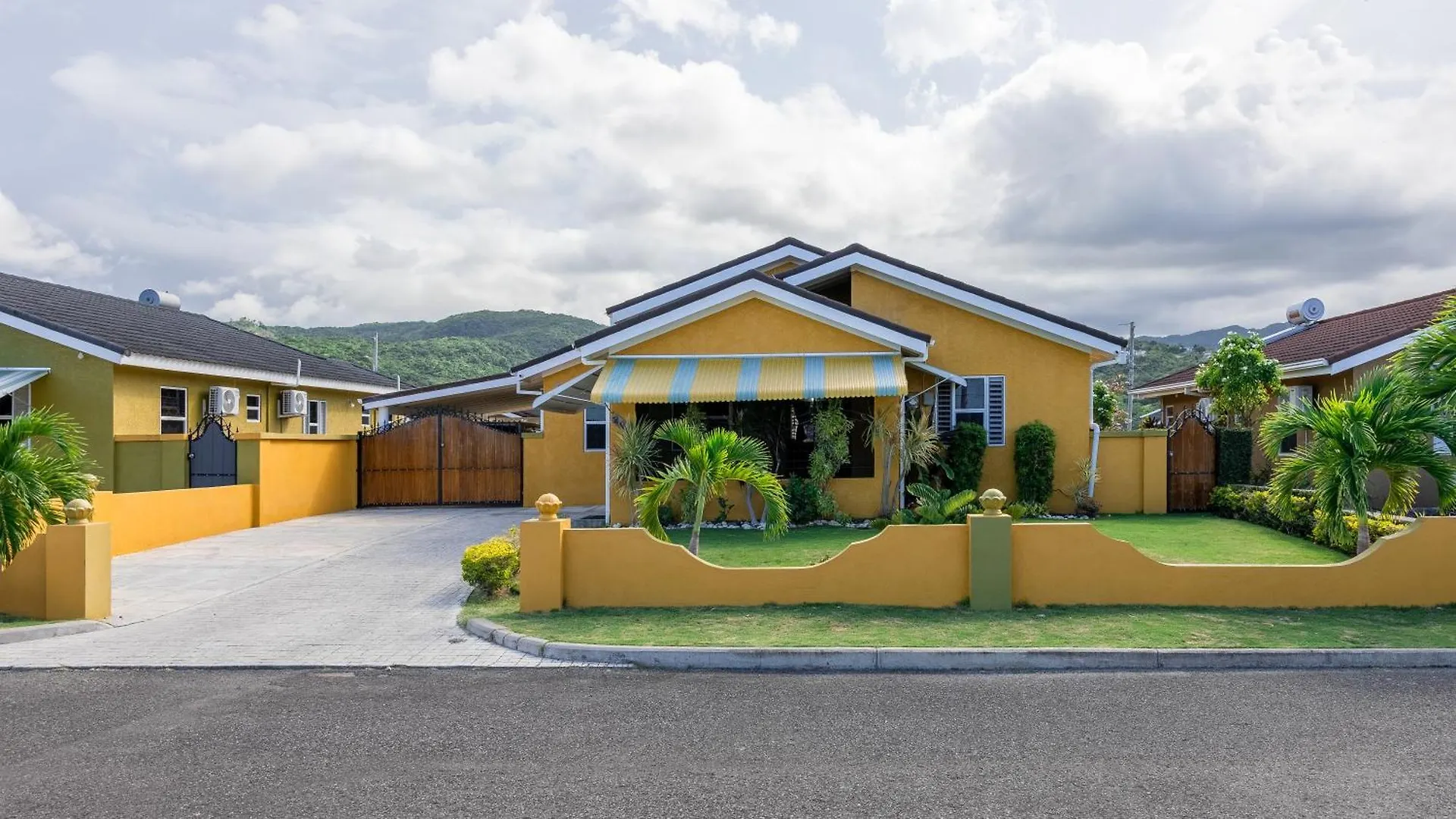 Villas In Draxhall, Pool, Gym, Tennis, Kids Playground Mammee Bay