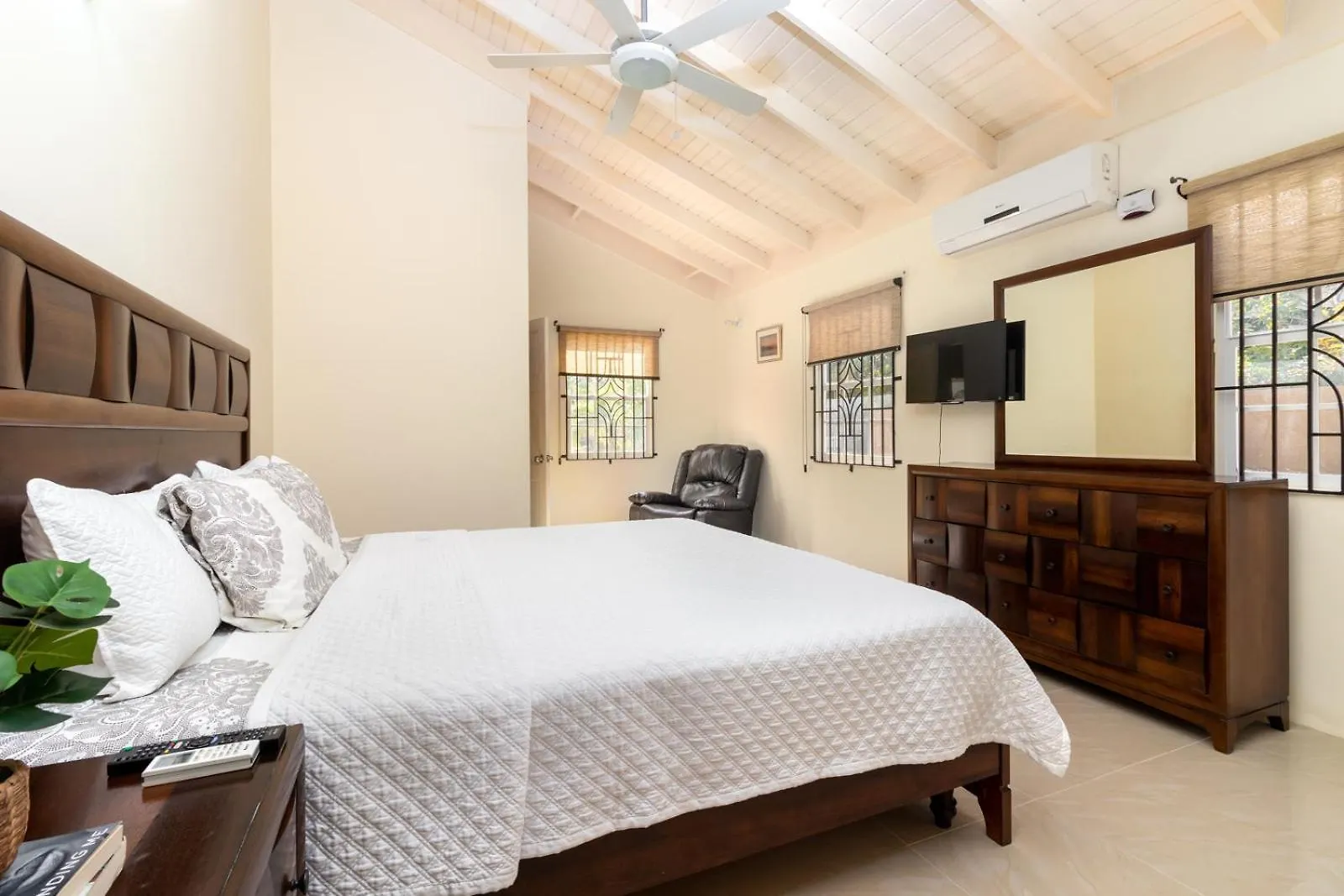 Villas In Draxhall, Pool, Gym, Tennis, Kids Playground Mammee Bay